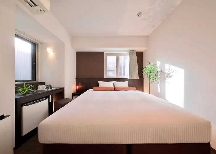 Nipponbashi Crystal Hotel